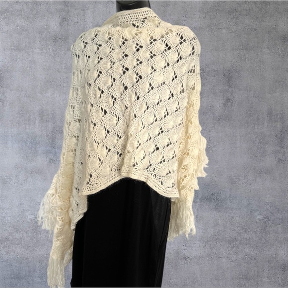 Off white angora crochet scarf shell design plus tassels - Picture 2 of 8